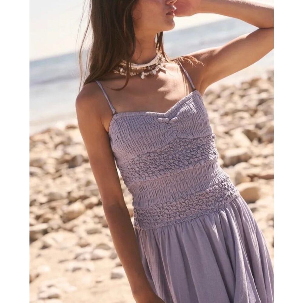 Smocked Bodice Lavender Midi Dress - Picture 3 of 5